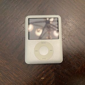 Apple silver iPod nano 3rd generation 4GB (untested!)